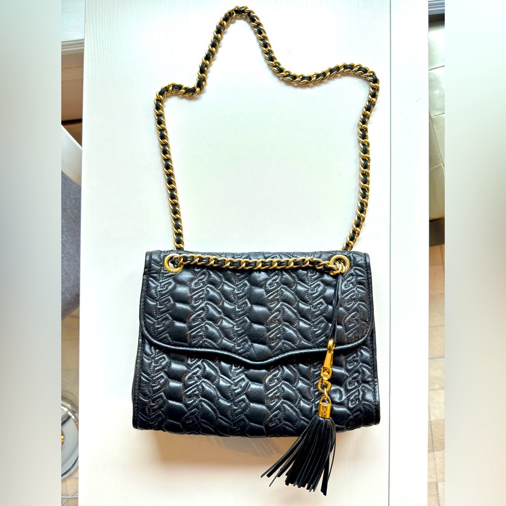 Rebecca Minkoff quilted shoulder bag with chain strap. Excellent condition!